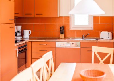 Ferienhaus Küche orange