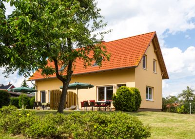 Ferienhaus Außenansicht Garten Terrasse